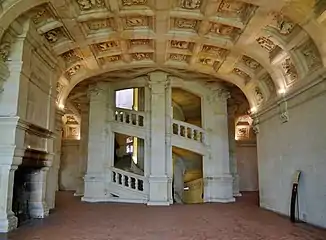 Escalier à double révolution du château de Chambord.