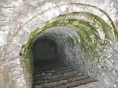Accès à un ancien souterrain