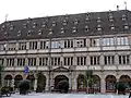 Neue Bau (ancien Hôtel de ville, actuel Hôtel de la Chambre de Commerce et d'Industrie de Strasbourg et du Bas-Rhin)- pièces voûtées avec caveau, deux escaliers, enfilade des quatre salles à décor Empire- façades, toitures des ailes Renaissance avec charpente, façades et toitures de l'aile 19e