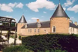 Vue du côté ouest, depuis les jardins.