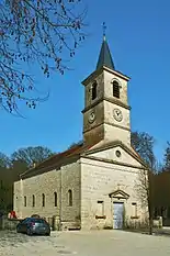 Façade et clocher de l'église.