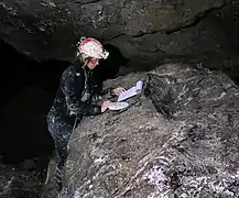 Relevé dans la grotte des Chamois, Castellet-lès-Sausses, Alpes-de-Haute-Provence, France.