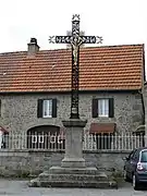 Crucifix dans le bourg.