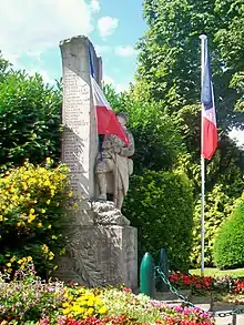 Monument aux morts, place du Général-de-Gaulle.