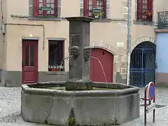 Fontaine, place de la Barreyre