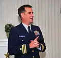 Le Commander Robert A. Engle de la United States Coast Guard.
