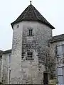 La tour de la maison forte.