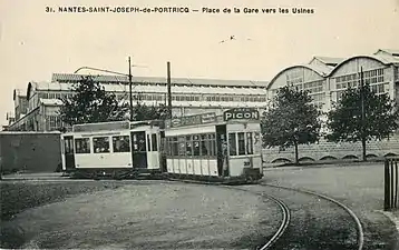 Tramway électrique face à l'usine des Batignolles.