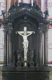 Autel et retable, chapelle du Crusifix.