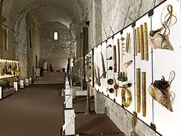 La chapelle Sainte-Anne accueille la collection d'instruments de musique du monde du musée de la Castre.