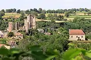 Vue générale et chapelle du Calvaire à droite.