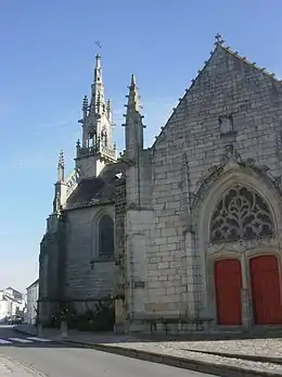 Photographie en couleurs d'une chapelle.