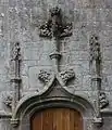 Chapelle Notre-Dame-de-Vérité : détail de la partie supérieure de la porte sud (gothique flamboyant).