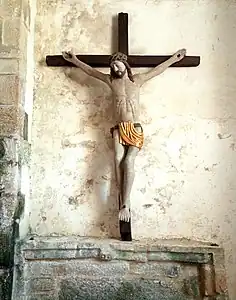 Christ en bois polychrome du 16ème siècle.