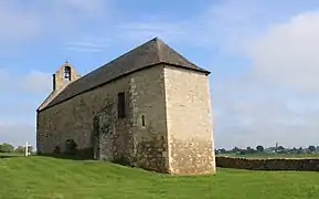 Le chevet à trois pans.