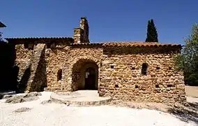 Façade Sud, avec le porche d'entrée