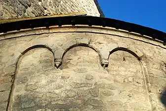 Arcatures de la Chapelle Notre-Dame du Roux