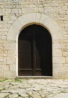 Porte cintrée.