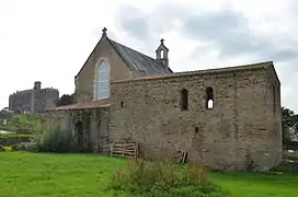 La chapelle et la cité radieuse en arrière-plan