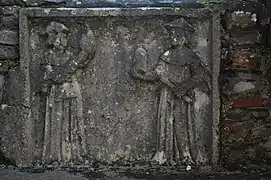 Haut relief de saints Côme et Damien.