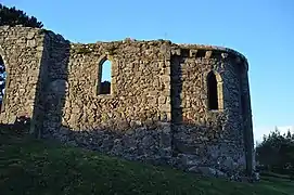 L'abside dans le prolongement du transept.