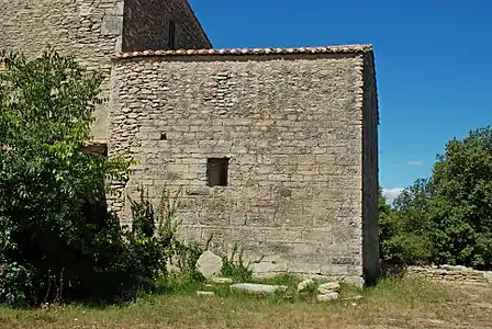 La façade méridionale du chevet plat.