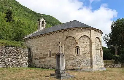 La chapelle Saint-Pierre d'Agos.