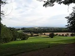 Vue depuis le Mont Cassin avec le château de Bernet.