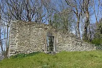 Ruines de la chapelle du Mont- Saint-Sauveur à Braives