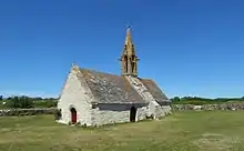 chapelle couverte de lichen