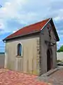 La chapelle construite au début du XXe siècle à l'intérieur du cimetière du village.