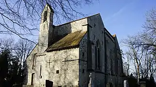 Chapelle du XIIe et son cimetière.