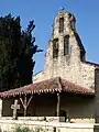 Le porche et le clocher de la chapelle Saint-Blaise.