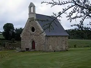 Été 2012, la chapelle de Bavalan en cours de rénovation.