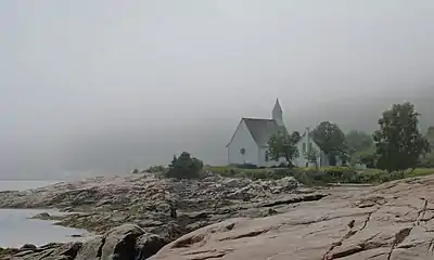 Chapelle de Port-au-persil par un matin brumeux