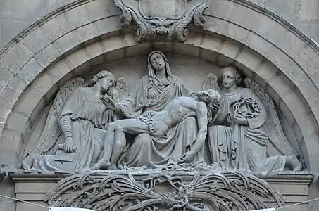 Tympan et Pietà de Joseph-Hugues Fabisch.