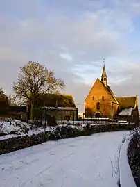 La chapelle sous la neige.