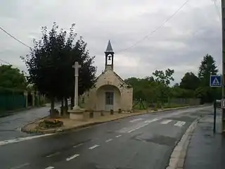 La chapelle Notre-Dame-de-Bon-Secours et son calvaire.