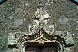 La partie occidentale de cette chapelle est du XVe ou du XVIe siècle. Son arcade est en accolade.