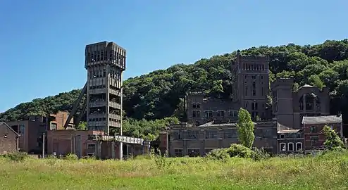 Vue de la variété architecturale du charbonnage.