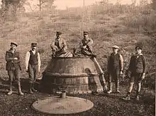 Gardes forestiers sur une charbonnière métallique, vers 1930, dans la montagne de Lure