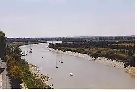 L'estuaire de la Charente commence à Tonnay-Charente, port fluvial entièrement situé sur la rive droite du fleuve.