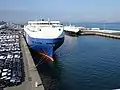 Chargement d'un porte-conteneurs dans le port de Vigo en Espagne