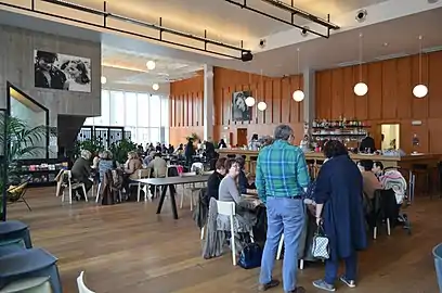 Intérieur de la brasserie.