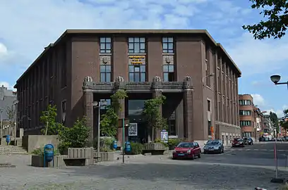Bâtiment administratif de l'Université du Travail (UT) à Charleroi.