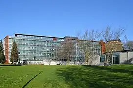 « Palais du Verre » vu depuis l'avenue Général Michel.