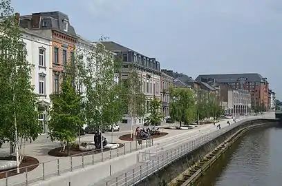 Quai Arthur Rimbaud à Charleroi. Étape 6 en Belgique, de Charleroi à Thuin sur le RAVel de Sambre.