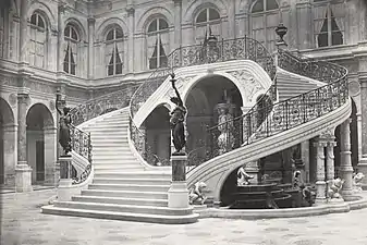 L'ancien escalier de l'hôtel de ville.