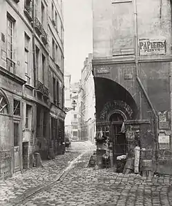 Angle avec la rue Saint-Landry.