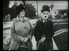 Phyllis Allen et Charlie Chaplin dans Jour de paye (Pay Day)